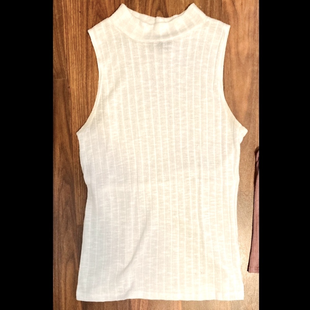 Bundle of Three Neutral Summer Tops - Picture 6 of 11